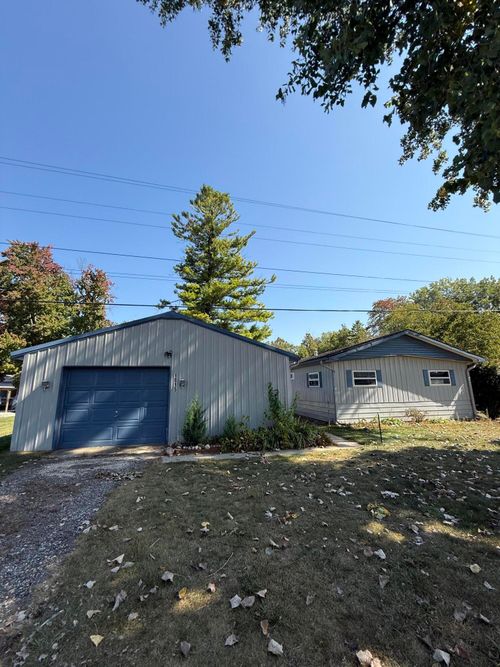 1815 Parker Dr, Wayland, MI, 49348-8871 | Card Image