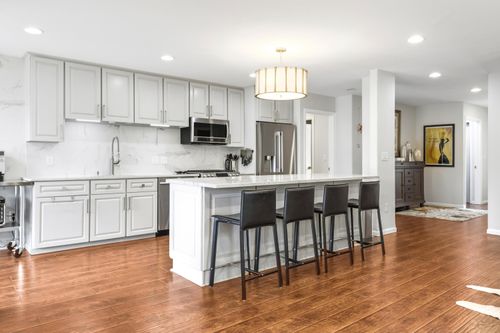 7224 W Mequon Square Dr, Mequon, WI, 53092-8526 | Card Image