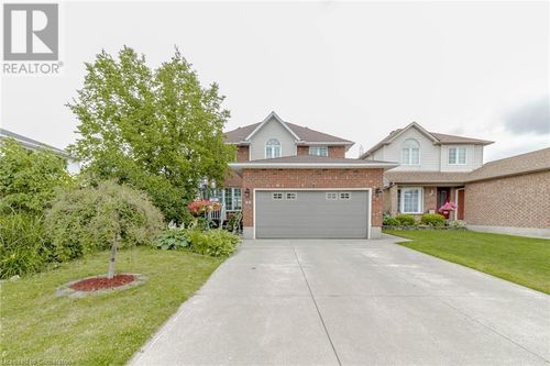 32 Vineberg Dr, Hamilton, ON, L9B2P6 | Card Image