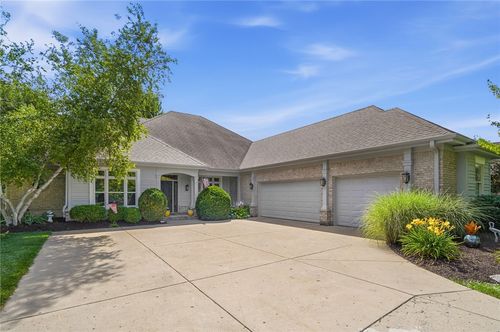 1360 Courtyard Pl, Centerville, OH, 45458-3976 | Card Image