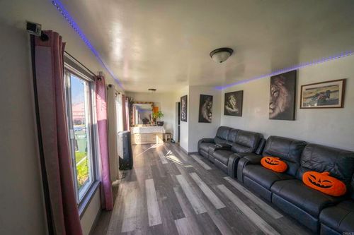 7513 Pivot St, Downey, CA, 90241-4412 | Card Image