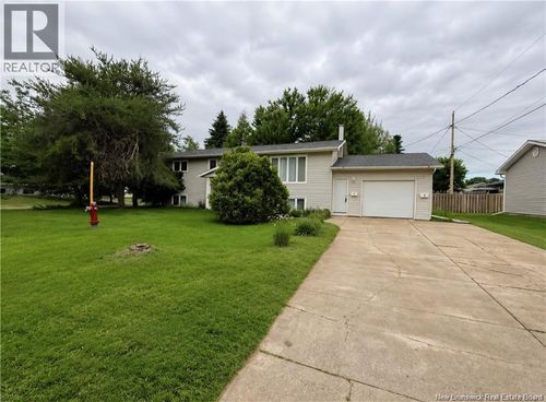 23 Pembroke Cres, Riverview, NB, E1B3Z9 | Card Image