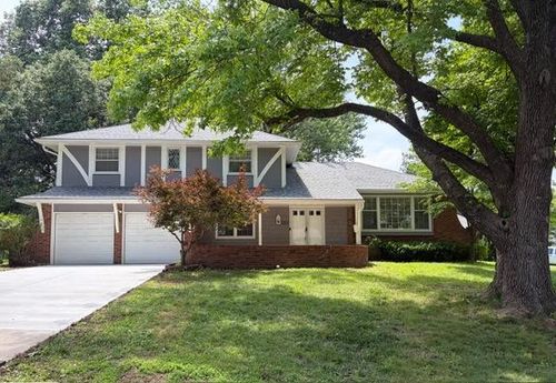 107 104th St, Kansas City, MO, 64114-4702 | Card Image