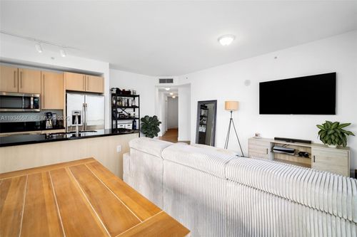 2525-n-1111 Sw 1st Ave, Miami, FL, 33130-5401 | Card Image