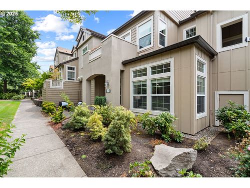 1899 Ne Ashberry Dr, Hillsboro, OR, 97124-5109 | Card Image