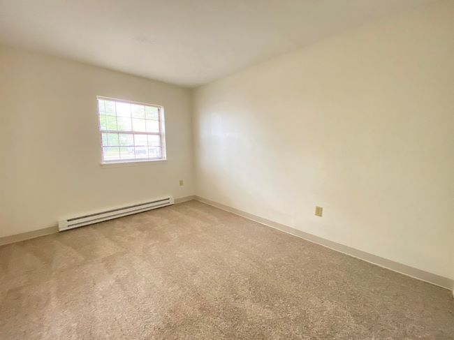 APT-13 - 11 Railroad Ave, Condo with 2 bedrooms, 1 bathrooms and null parking in Derry NH | Image 19