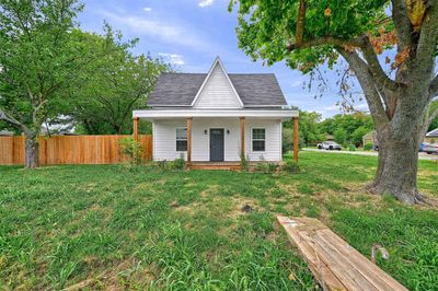 700 S Denny Street, House other with 4 bedrooms, 2 bathrooms and null parking in Howe TX | Image 1