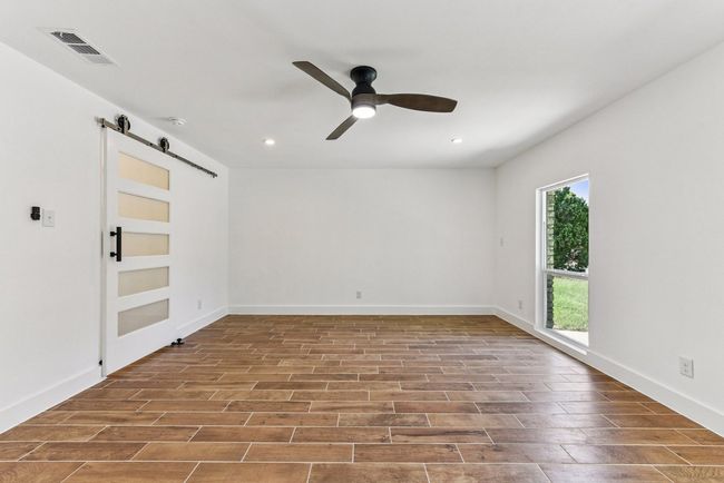 Wake up to peace and privacy in this luxurious, light-filled space. | Image 14