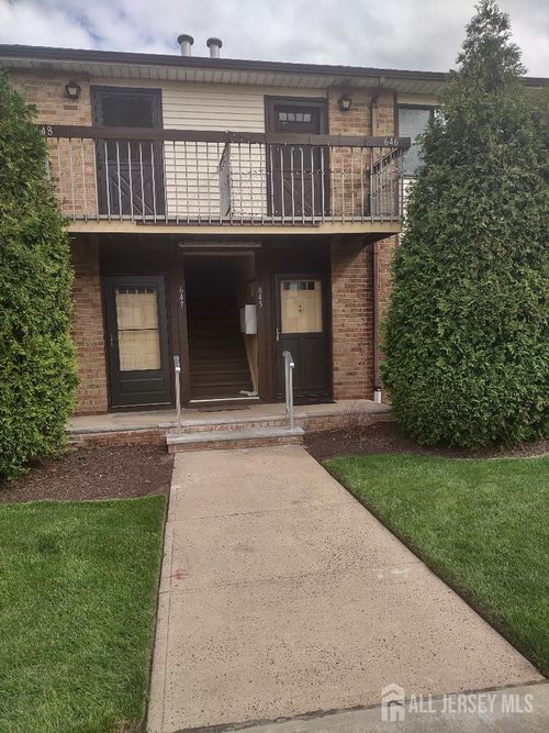 645 Cricket Ln, Woodbridge, NJ, 07095-1551 | Card Image