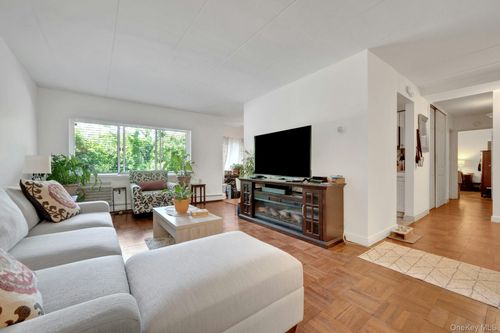2e-370 Central Park Ave, Scarsdale, NY, 10583-1306 | Card Image