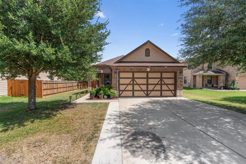 611 Big Bend Trl, Taylor, TX, 76574-7042 | Card Image