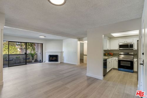 100-21500 Califa St, Woodland Hills, CA, 91367-4953 | Card Image