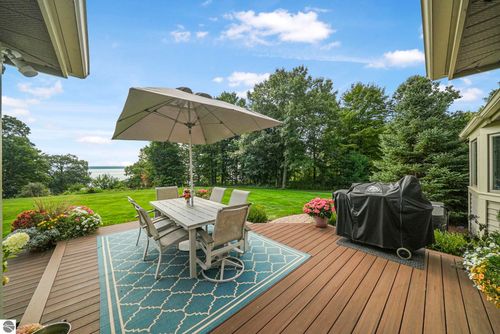 9546 Eastridge Dr, Traverse City, MI, 49686-9297 | Card Image