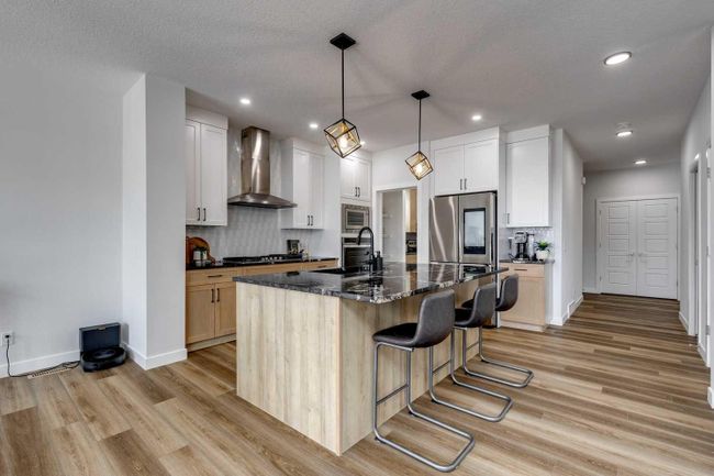 90 Legacy Woods Circle Se, Home with 3 bedrooms, 2 bathrooms and 6 parking in Calgary AB | Image 5