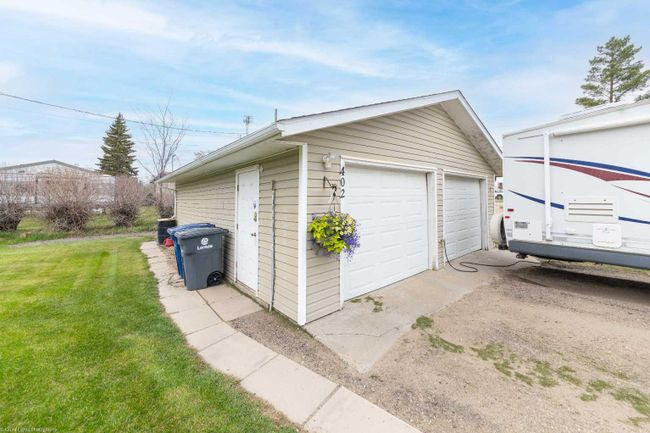 402 2 Nd Street W, Home with 3 bedrooms, 1 bathrooms and null parking in Maidstone SK | Image 3