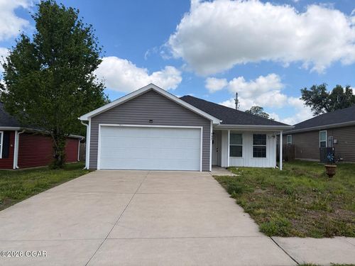 737 N Oak St, Webb City, MO, 64870-1041 | Card Image