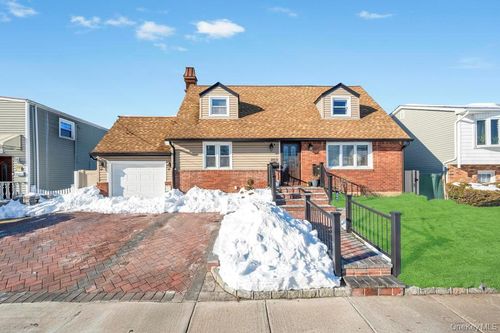 460 Roquette Ave, South Floral Park, NY, 11001-3542 | Card Image