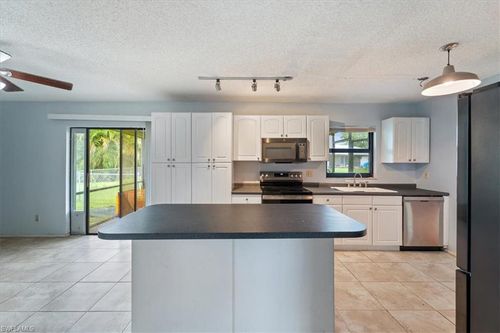 2213 Se 7th St, Cape Coral, FL, 33990-1624 | Card Image