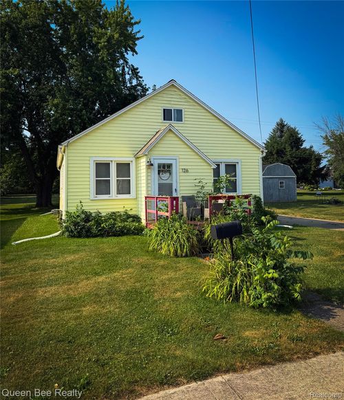 126 Bartlett St, Harbor Beach, MI, 48441-1332 | Card Image