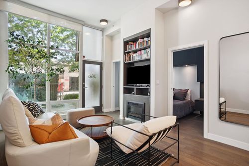 266 W 1st Ave, Vancouver, BC, V5Y3T2 | Card Image