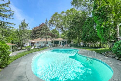 10 Glenbrook Rd, Monsey, NY, 10952-1307 | Card Image