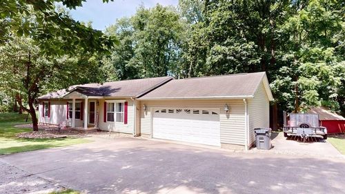 566 Lake Shore Dr, Willard, OH, 44890-9670 | Card Image