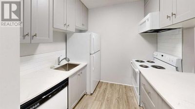 420 Columbia Blvd W, Condo with 3 bedrooms, 1 bathrooms and 1 parking in Lethbridge AB | Image 2