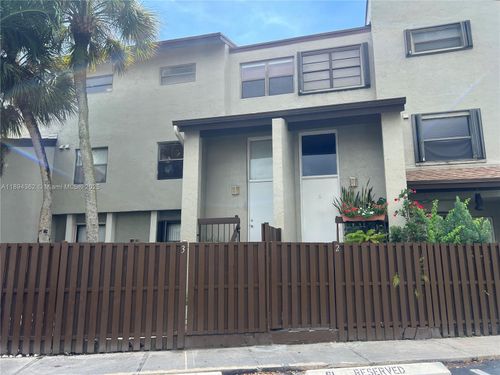 apt-3-10060 Nw 9th Street Cir, Miami, FL, 33172-5135 | Card Image