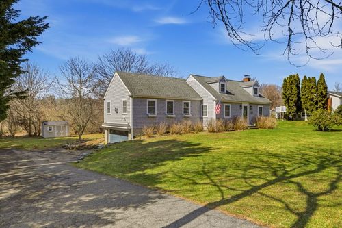 403 Valley Rd, Middletown, RI, 02842-7224 | Card Image