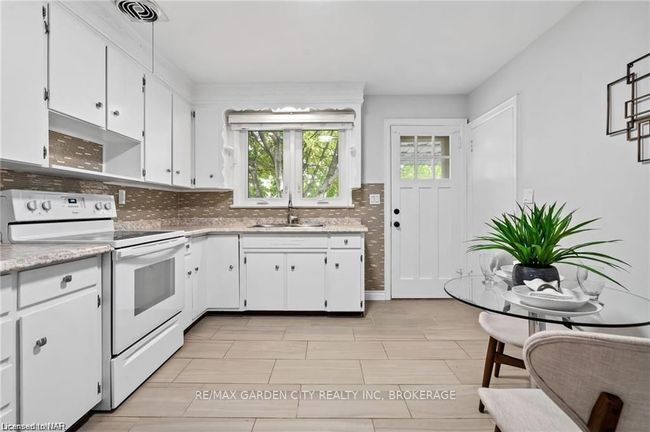 246 York St, House other with 3 bedrooms, 2 bathrooms and 3 parking in Saint Catharines ON | Image 19