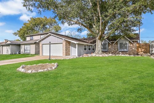 16823 Bougainvilla Ln, Friendswood, TX, 77546-3415 | Card Image