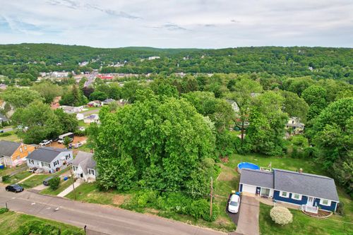 90 Chester Ave, Waterbury, CT, 06704-1304 | Card Image