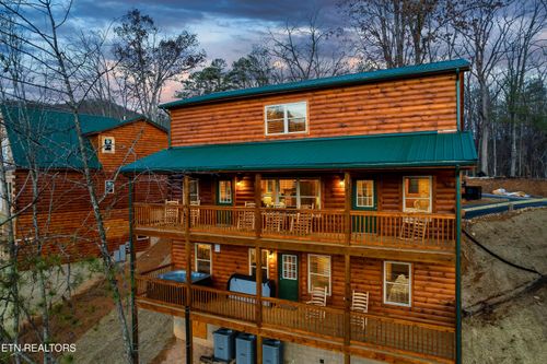 809 String Run Way, Pigeon Forge, TN, 37863 | Card Image