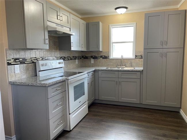 301 1/2 N Ave A- Upstairs Unit | Image 28