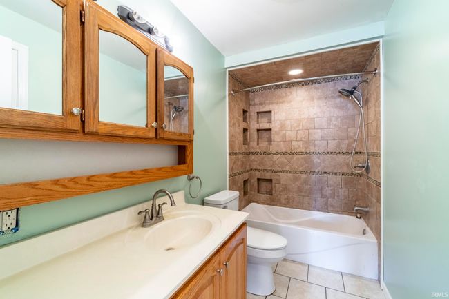 152 W Randolph St, House other with 4 bedrooms, 3 bathrooms and null parking in Nappanee IN | Image 21