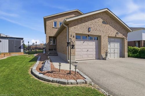 20 Ridgeway Crescent, Kitchener, ON, N2E3M3 | Card Image