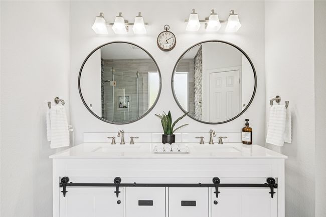 Dual Sings with vanity lighting | Image 20