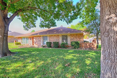 215 Meadowlark Lane, Duncanville, TX, 75137 | Card Image