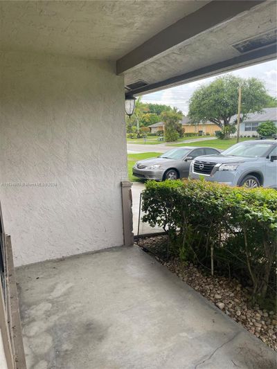 240 Bilbao St, House other with 3 bedrooms, 2 bathrooms and null parking in Royal Palm Beach FL | Image 3