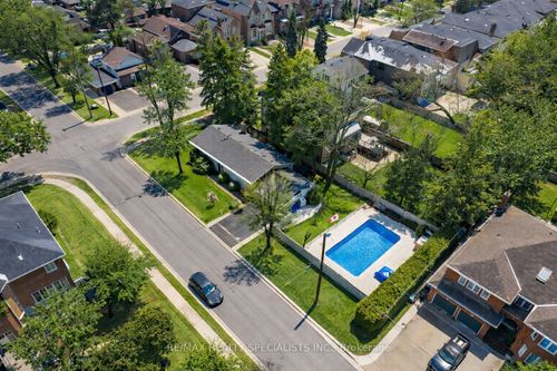 322 Parkview Ave, North York, ON, M2N3Z4 | Card Image