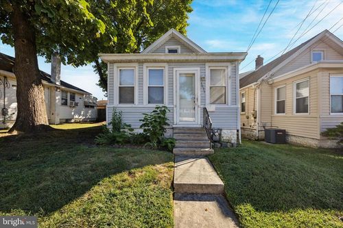 1035 Langley St, TRAINER, PA, 19061-5215 | Card Image