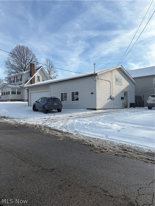 2055 S Main St, Akron, OH, 44301-2819 | Card Image