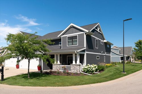 329 River Pointe, La Crosse, WI, 54601-1004 | Card Image