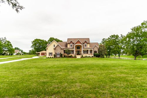 835 Douglas Bend Rd, Gallatin, TN, 37066-5626 | Card Image