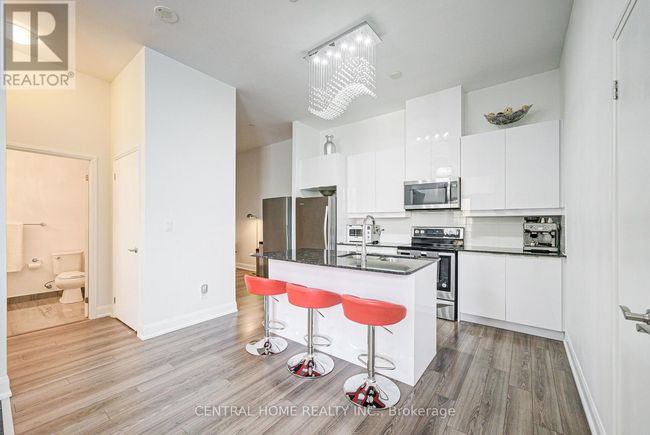 210 - 2910 Highway 7 Road, Condo with 2 bedrooms, 1 bathrooms and 1 parking in Vaughan (Concord) ON | Image 11
