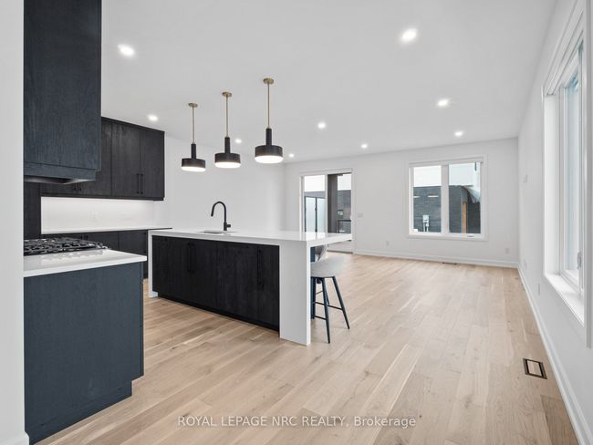 200 Klager Ave, House attached with 3 bedrooms, 4 bathrooms and 1 parking in Fonthill ON | Image 8