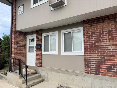 201-201 Old Country Rd, Elmsford, NY, 10523-2016 | Card Image