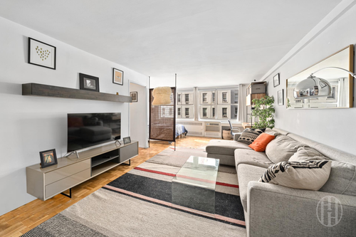 5g-310 E 70th St, New York, NY, 10021-8619 | Card Image