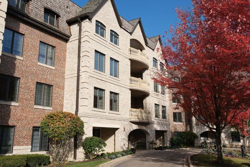 204-1800 Amberley Ct, Lake Forest, IL, 60045-1057 | Card Image