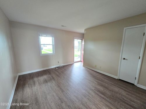 2-3400 Taylorsville Rd, Louisville, KY, 40205-3260 | Card Image